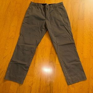 Gap Men’s Classic Khakis Straight Fit Size 36 x 30